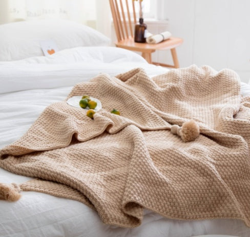 Nordic Knit Ball Blanket – Cozy Wool for Leisure
