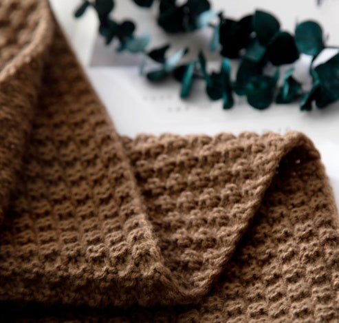 Nordic Knit Ball Blanket – Cozy Wool for Leisure