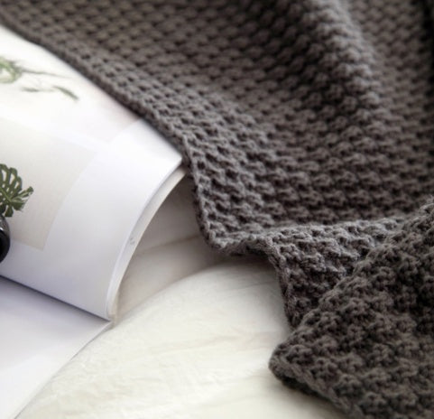 Nordic Knit Ball Blanket – Cozy Wool for Leisure
