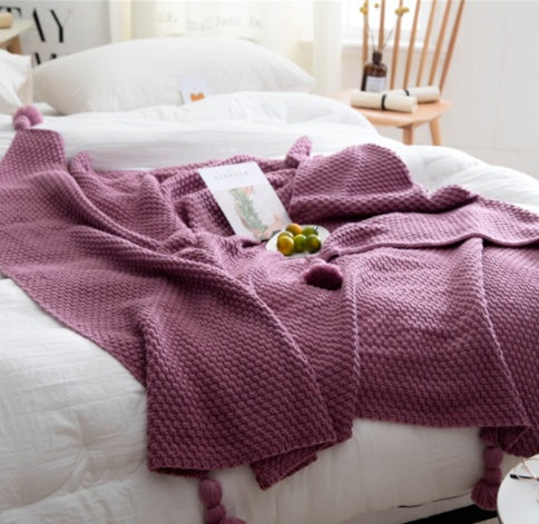 Nordic Knit Ball Blanket – Cozy Wool for Leisure